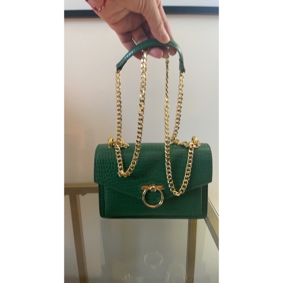 JW PEl | The Envelope Chain Crossbody Bag | 
Green Croc style | Vegan Leather | - Picture 3 of 6